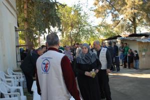 arabic.zakat.org - توزيع كسوة الشتاء في لبنان